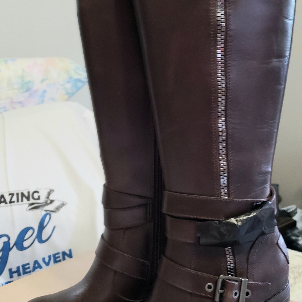 Tall leather boots - Picture 4 of 6